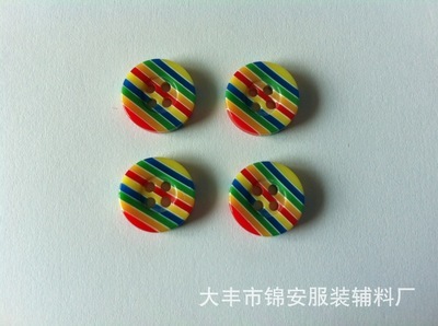 12.5mm四眼彩色条纹树脂亚罗扣——大丰市锦安服装辅料厂产品解析